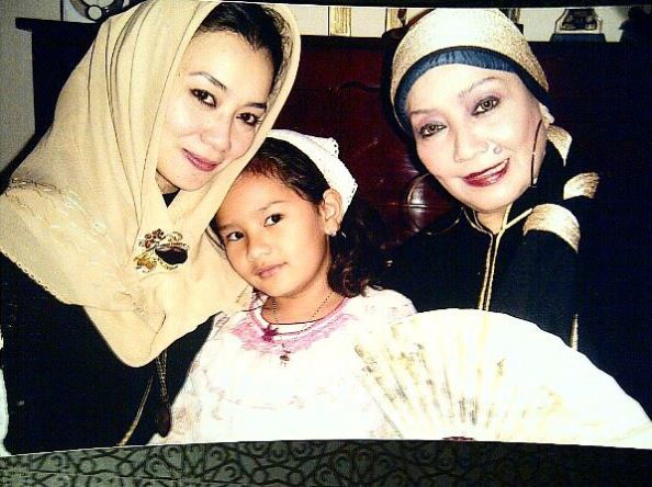 8 Potret masa kecil Zahwa dan Aaliyah Massaid, bikin gemes