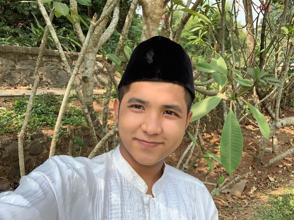 9 Gaya Jirayut pakai kopiah, memesona dan bikin adem