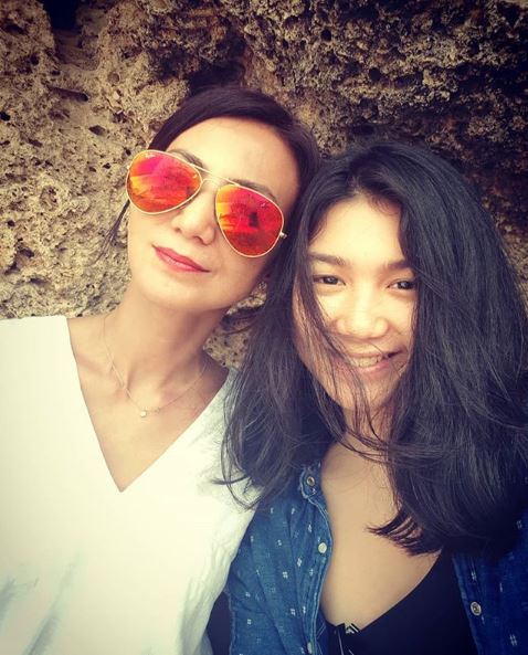 10 Potret cantik Wanda Hamidah dan putrinya, bak kakak adik