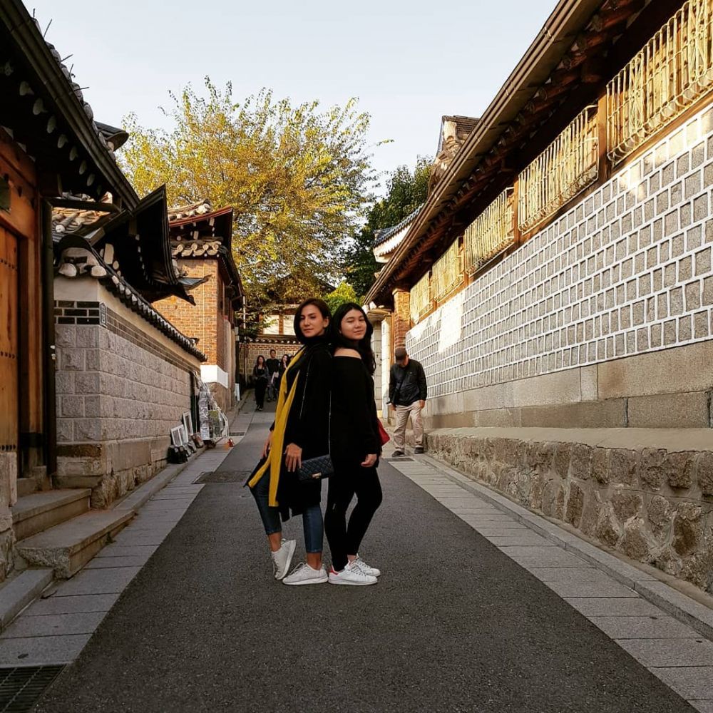 10 Potret cantik Wanda Hamidah dan putrinya, bak kakak adik