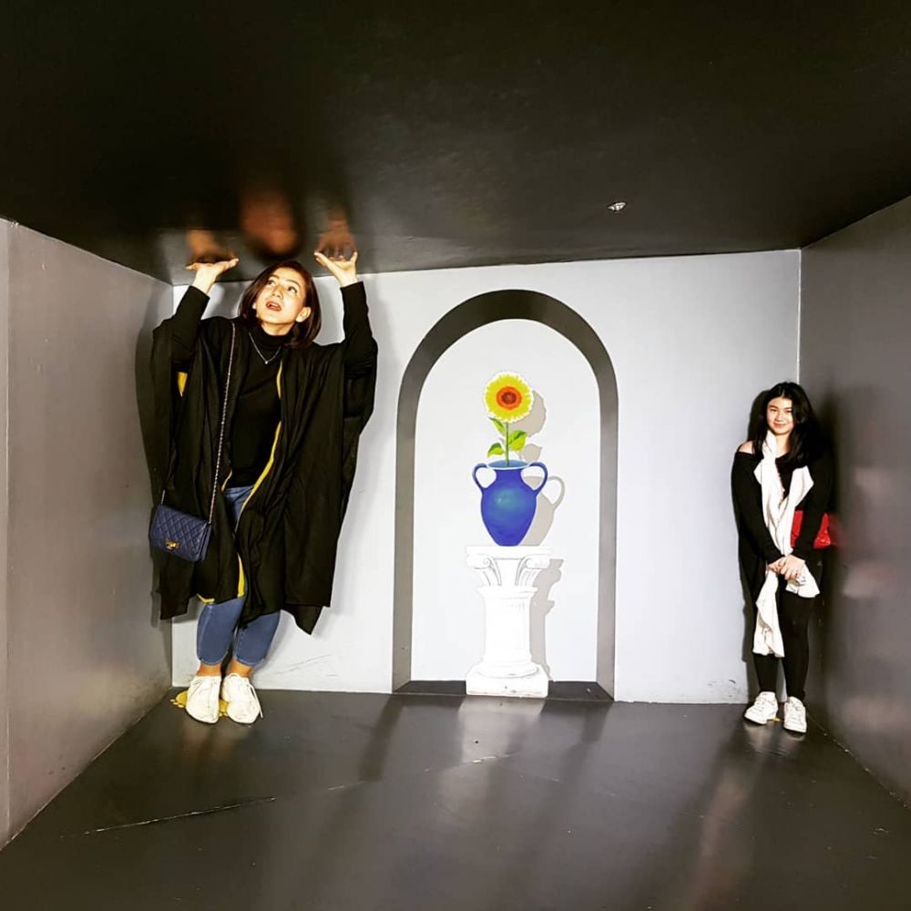 10 Potret cantik Wanda Hamidah dan putrinya, bak kakak adik