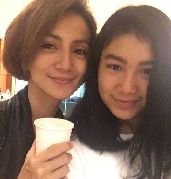 10 Potret cantik Wanda Hamidah dan putrinya, bak kakak adik