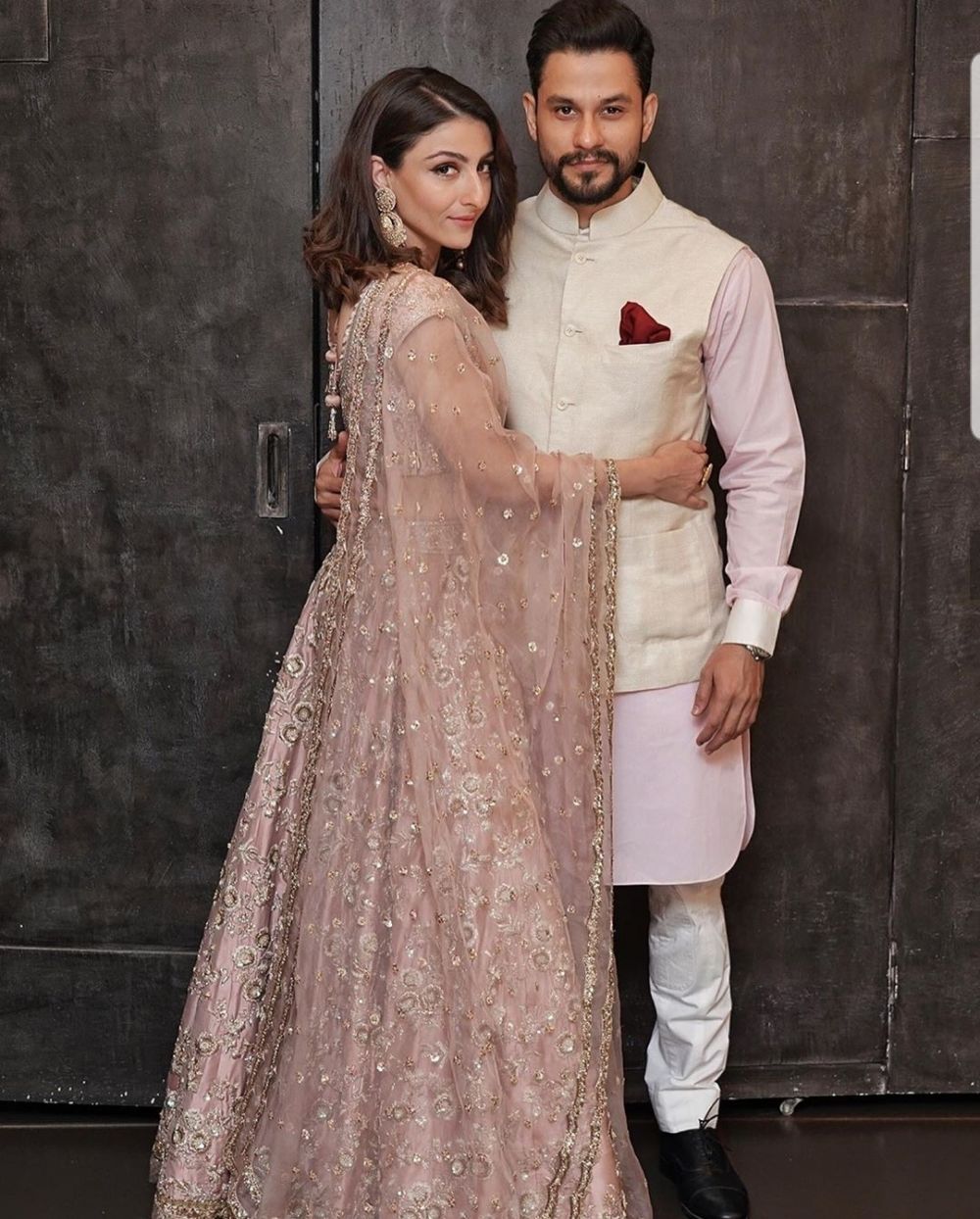 Rayakan lebaran, 7 seleb Bollywood ini punya tradisi unik