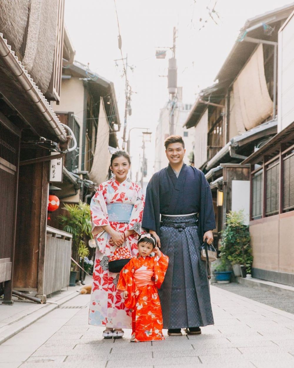 Potret 12 seleb cantik pakai kimono, pesonanya terpancar