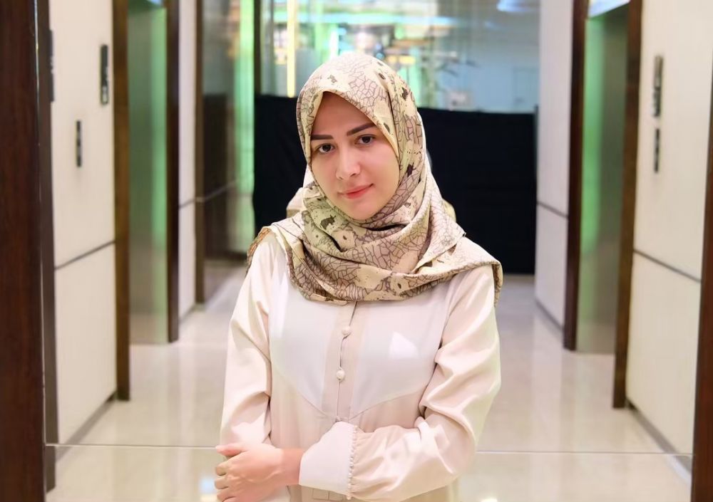 8 Potret pesinetron Rina Diana kenakan hijab, simple tapi elegan