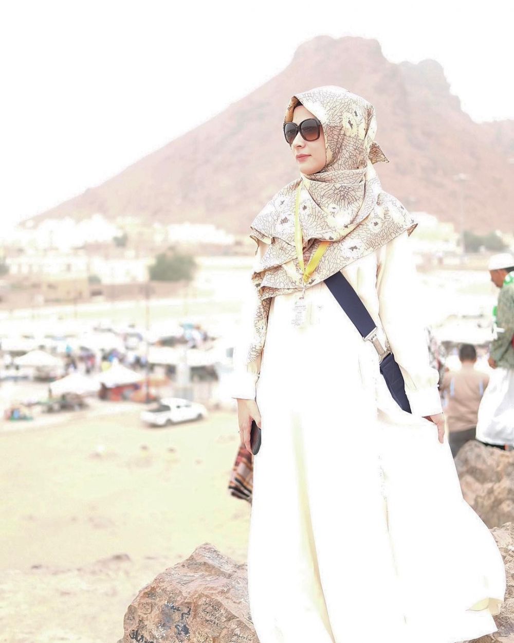 8 Potret pesinetron Rina Diana kenakan hijab, simple tapi elegan