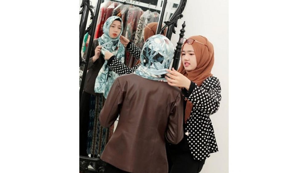 7 Potret Ipeh 'Si Entong' pakai hijab, bikin pangling