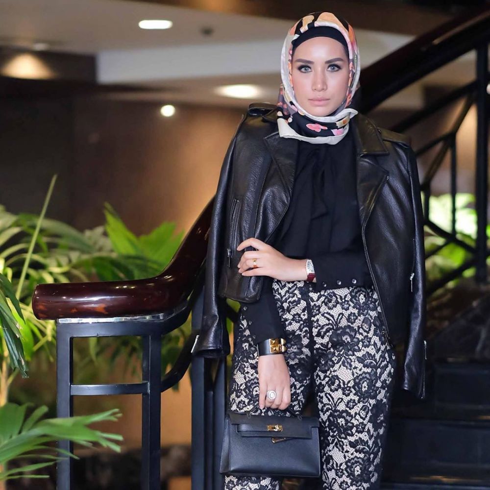 5 Seleb ini dihadiahi kekasih mobil mewah, Elina Joerg dapat Alphard