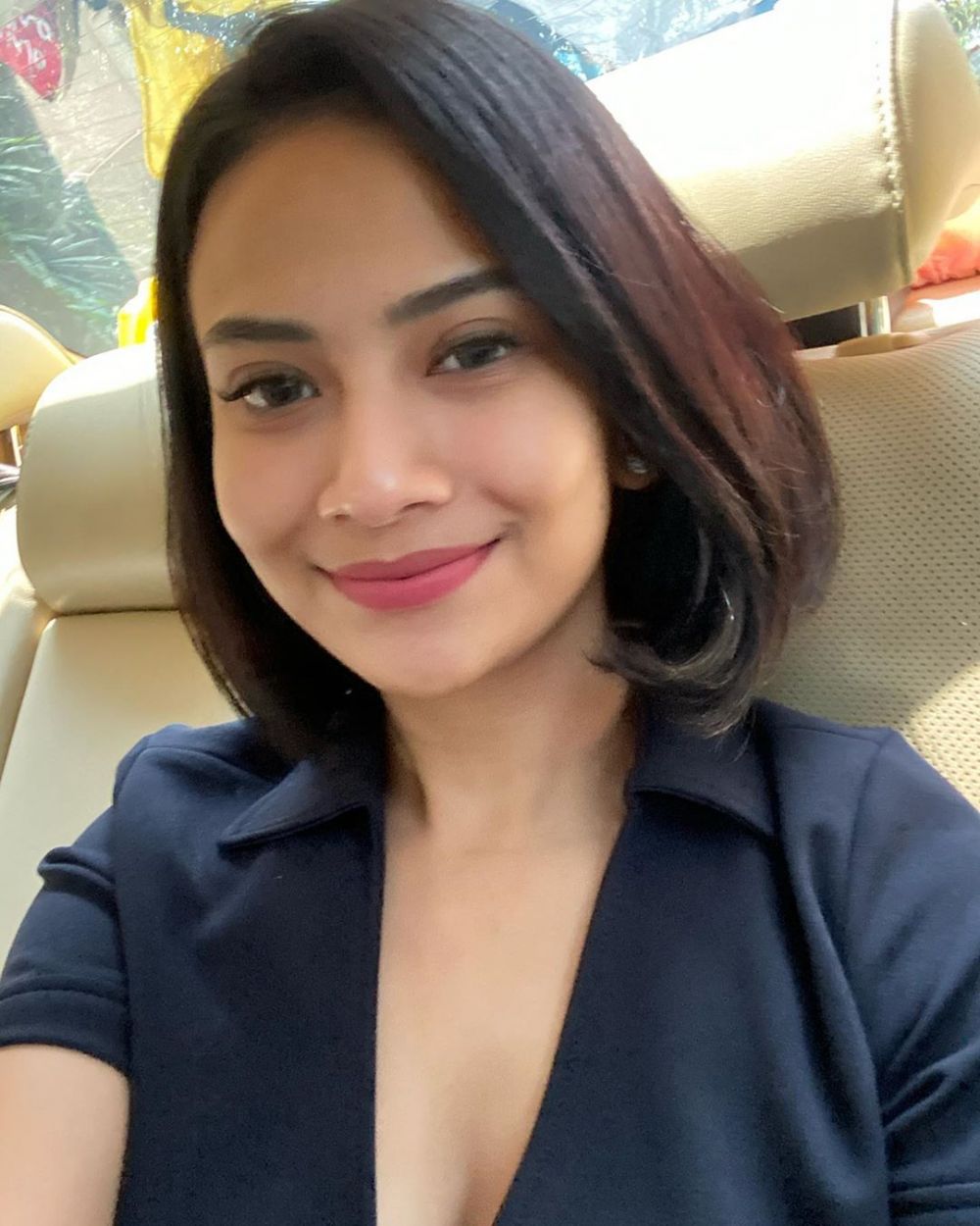 5 Seleb ini dihadiahi kekasih mobil mewah, Elina Joerg dapat Alphard