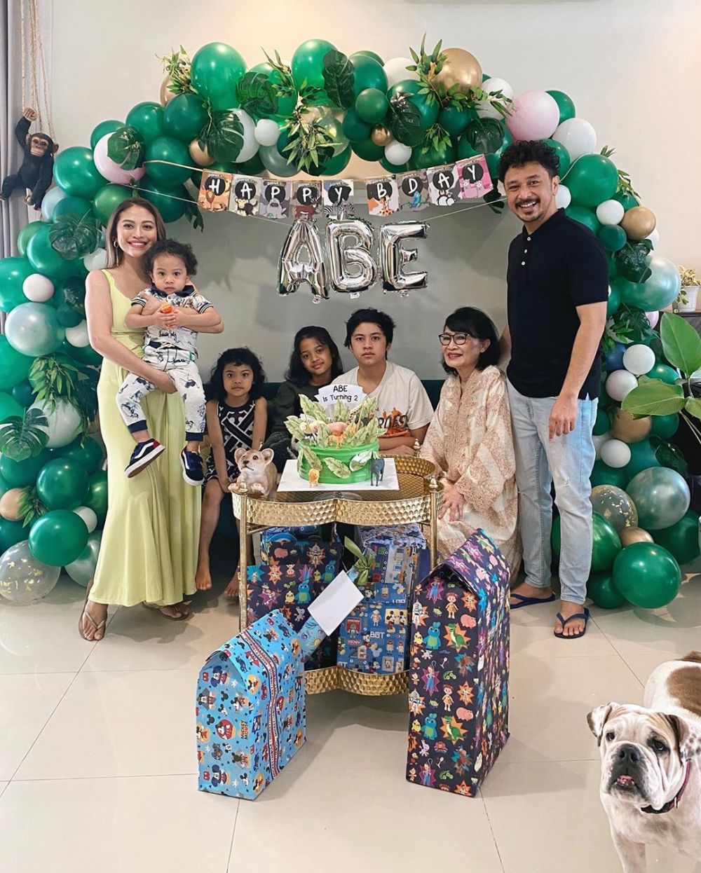 8 Momen ulang tahun ke-2 anak Giring Nidji, bertema jungle