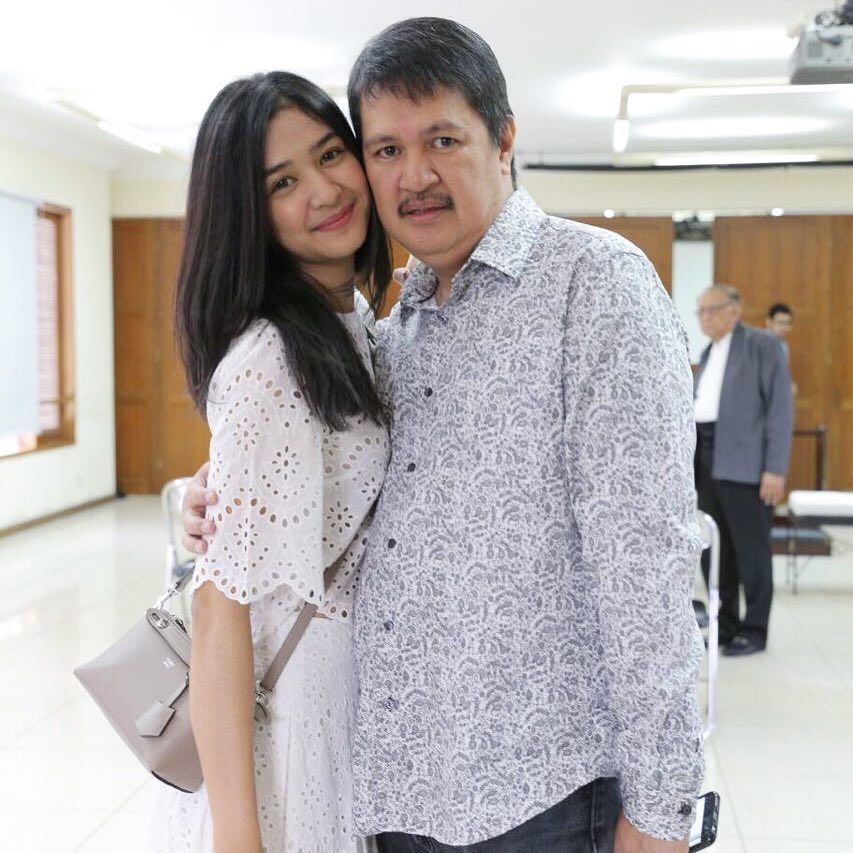 10 Momen kebersamaan Mikha Tambayong & sang ayah yang jarang tersorot