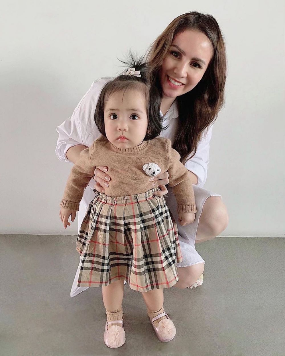 7 Potret menggemaskan anak Momo Geisha dengan rambut kuncir air mancur