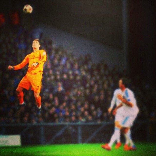 6 Potret aksi Cristiano Ronaldo duel udara, seperti sedang terbang