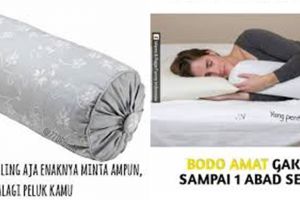 10 Meme lucu bantal guling, bikin ketawa sampai ngantuk