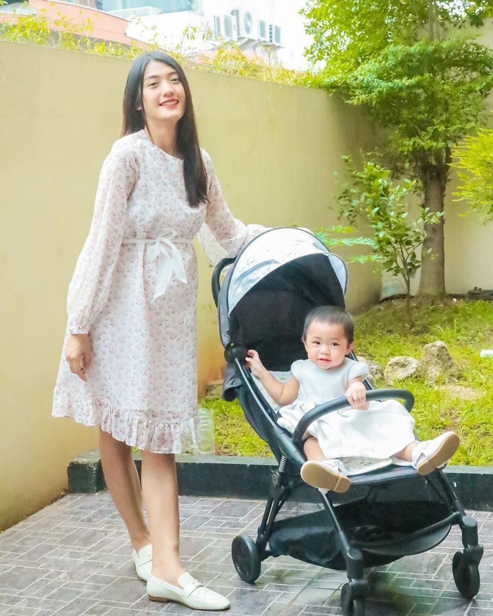 5 Potret baby bump Anissa Aziza, stylish dan elegan