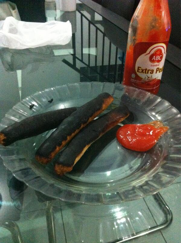 10 Penampakan sosis gosong ini bikin kamu tepuk jidat