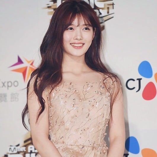 8 Transformasi Kim Yoo-jung pemeran drama Korea Backstreet Rookie