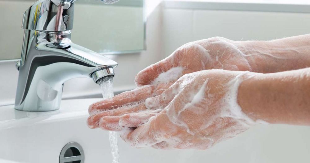 6 Cara mengatasi kulit kering karena sering mencuci tangan
