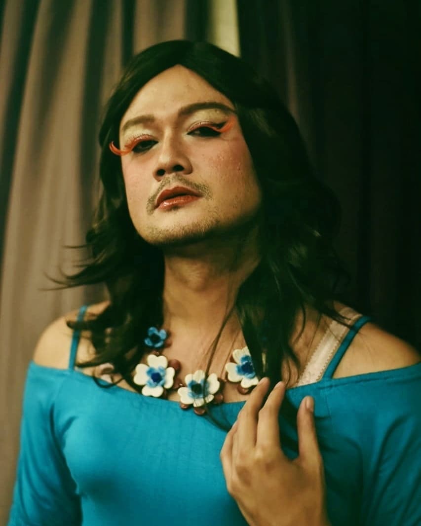 7 Aksi Dwi Sasono tak jaim posting pose lucu, ada yang bikin baper