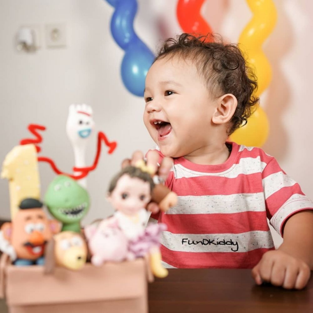 7 Momen ulang tahun putri Fandy Christian, bertema Toy Story