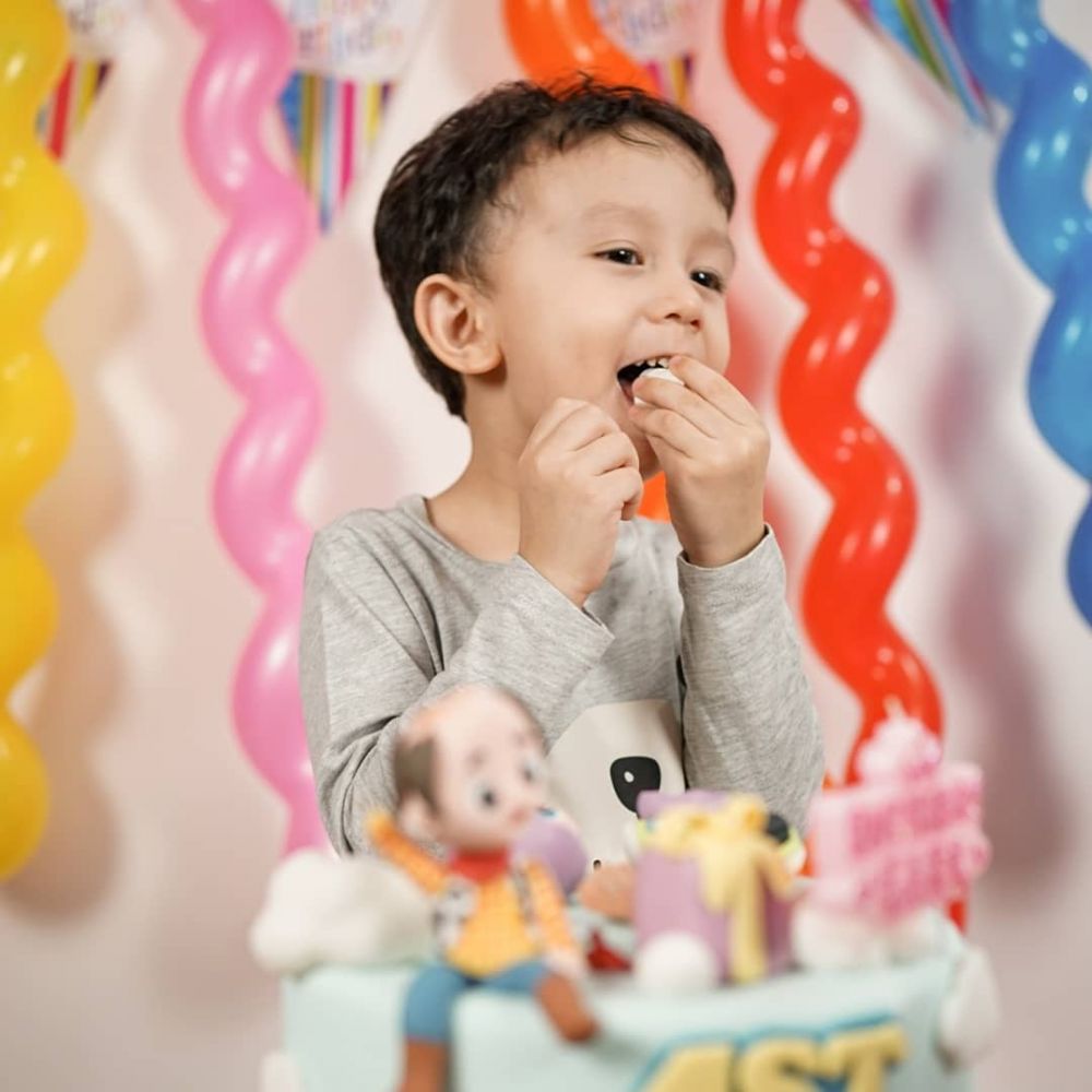 7 Momen ulang tahun putri Fandy Christian, bertema Toy Story