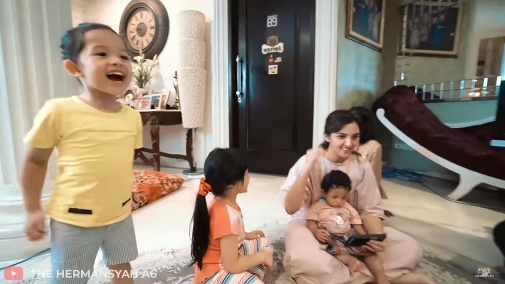 9 Momen syukuran Anang-Ashanty angkat anak ART jadi putri ke-5