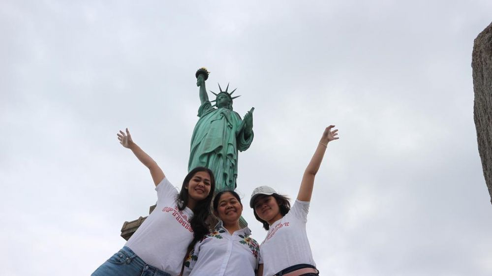 10 Potret kebersamaan Gracia Indri dan Gisela Cindy bareng ibunda