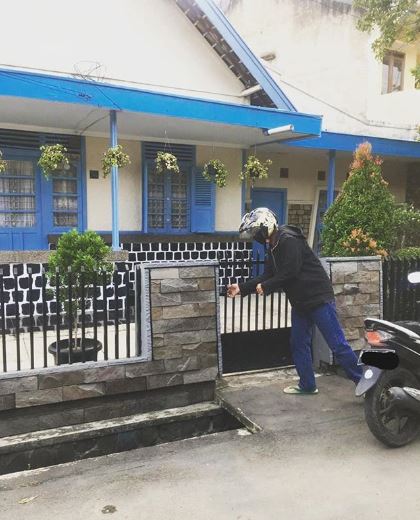 8 Penampakan rumah Kang Mus di Preman Pensiun 4, ikonik abis