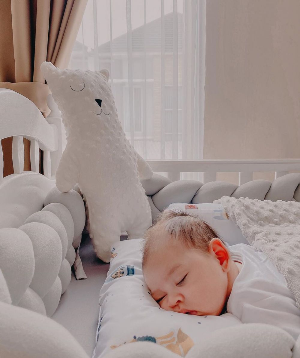 7 Potret rumah Melody Prima bernuansa putih, Instagramable abis