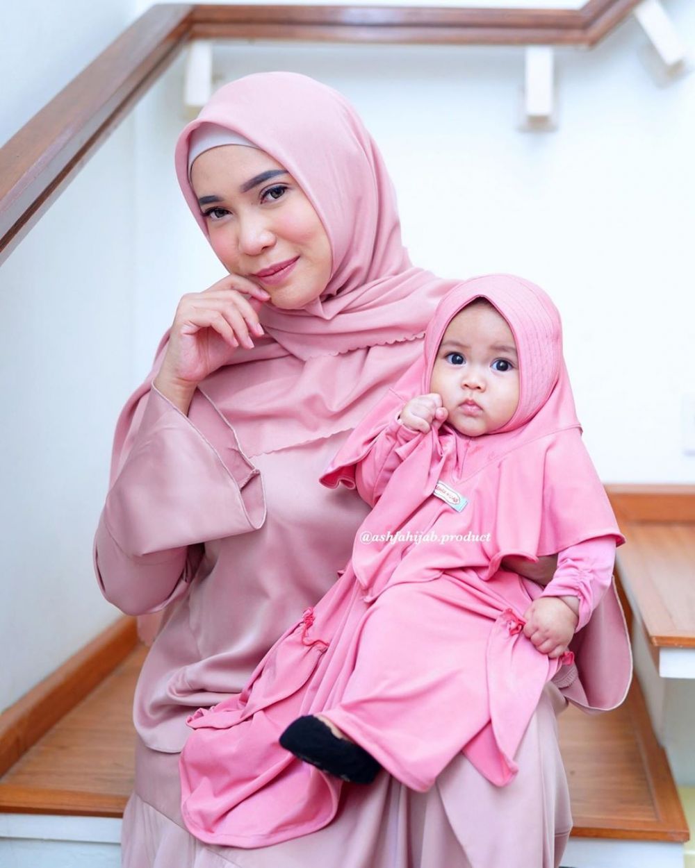 10 Potret kompak Fitri Tropica & sang putri, Sada bikin gemas