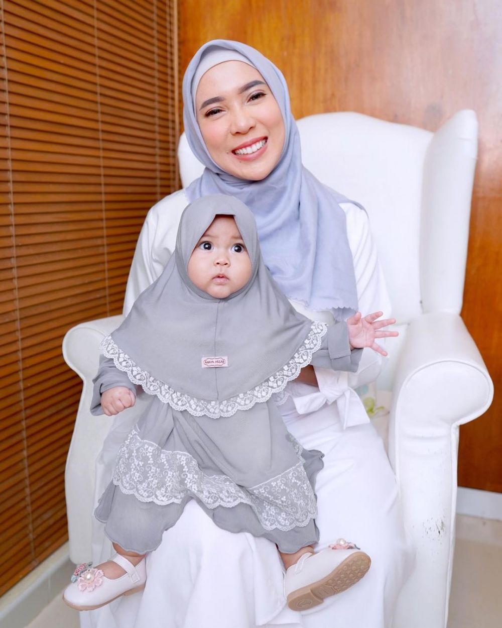 10 Potret kompak Fitri Tropica & sang putri, Sada bikin gemas