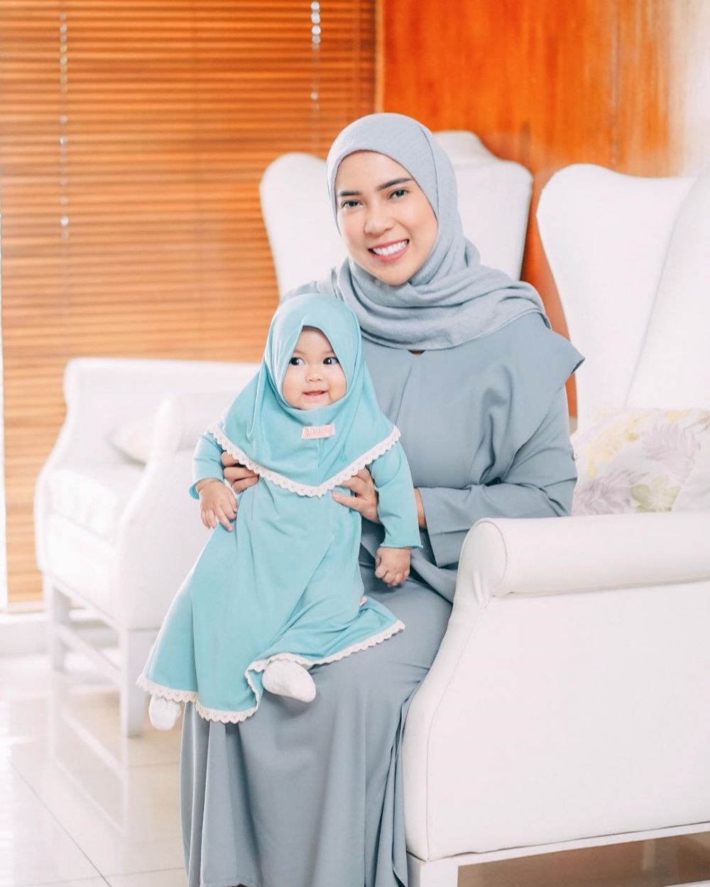 10 Potret kompak Fitri Tropica & sang putri, Sada bikin gemas