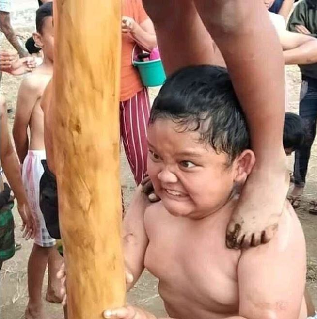 10 Potret lucu saat minta tolong teman, bikin ngakak