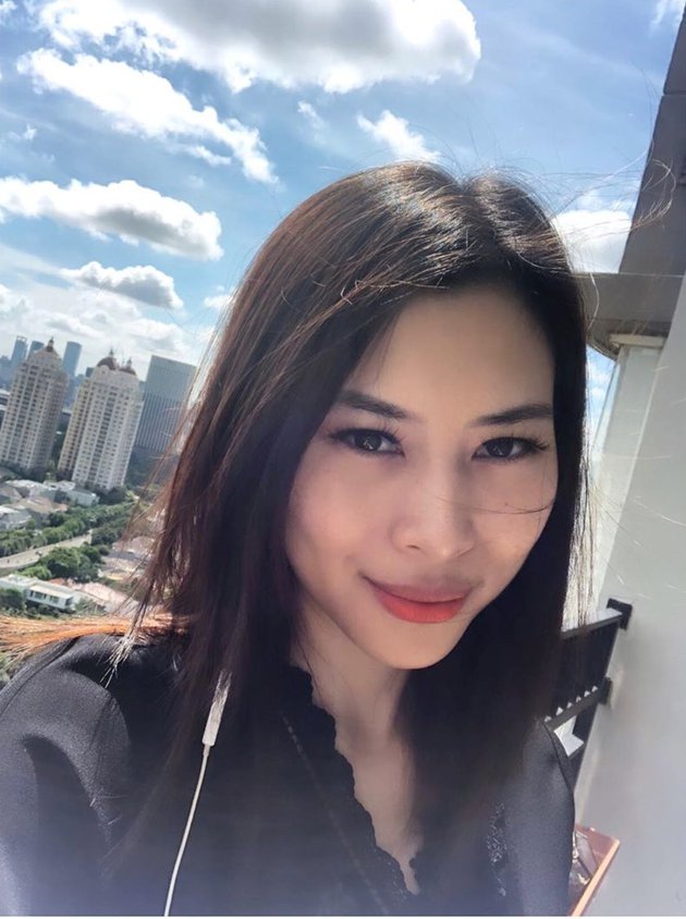 10 Potret terbaru Anya Dwinov, makin cantik dan memesona