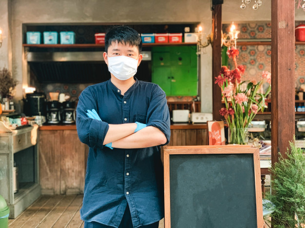 Hadapi new normal, 6 tips aman membeli makan di warung makan