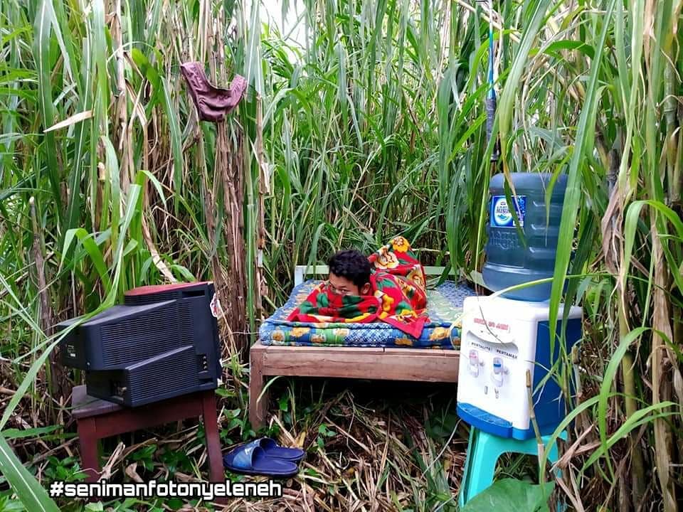 8 Aksi nyeleneh tidur di tempat nggak biasa ini bikin tepuk jidat