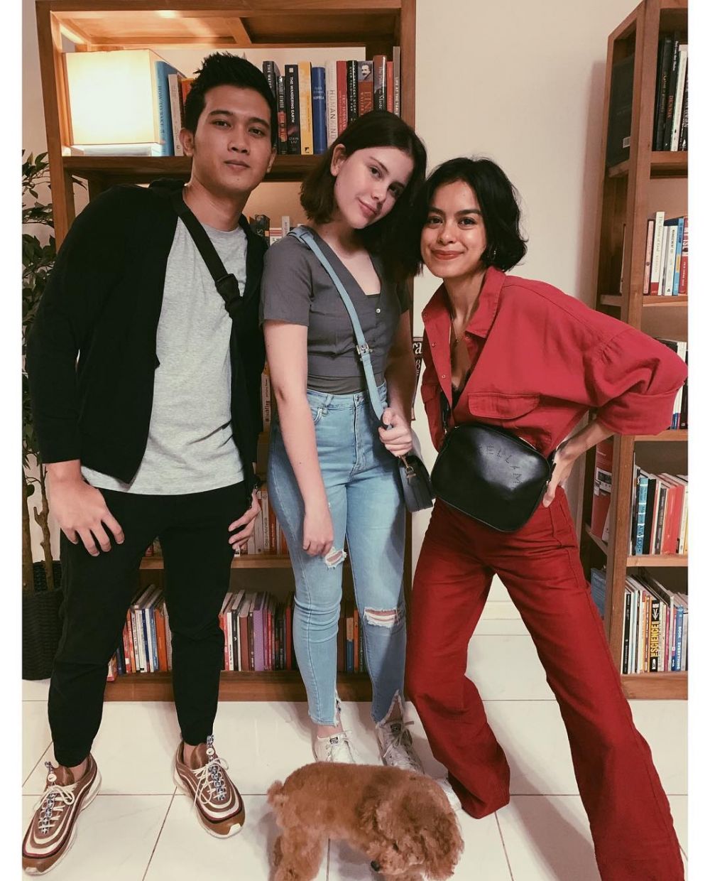 Beda ayah, ini 8 potret kedekatan Eva Celia dan Manuella Aziza