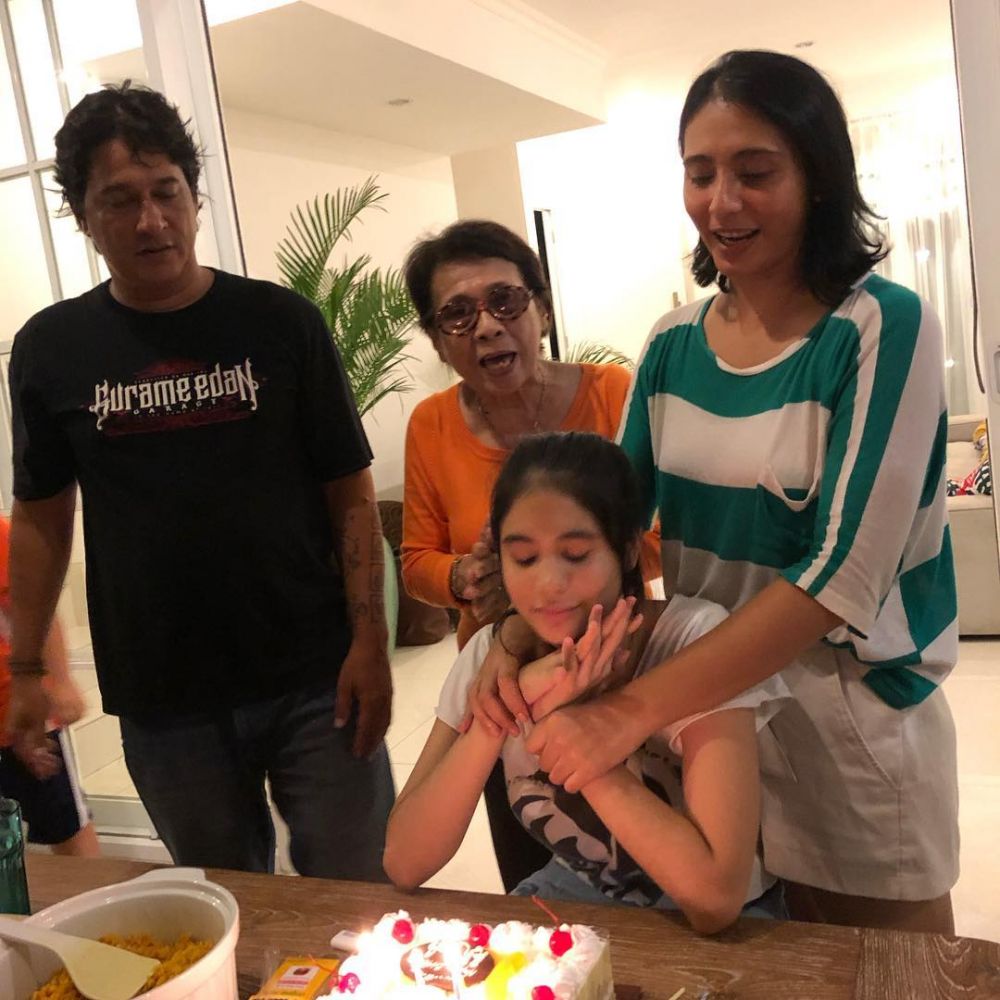 Jarang tersorot, ini 5 momen akrab Bucek & Unique Priscilla usai cerai