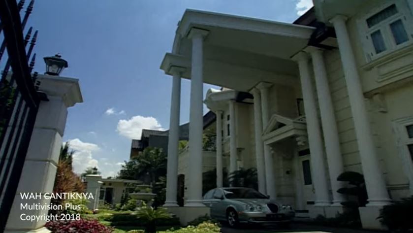 8 Potret rumah Tamara Bleszynski di Wah Cantiknya, bak istana