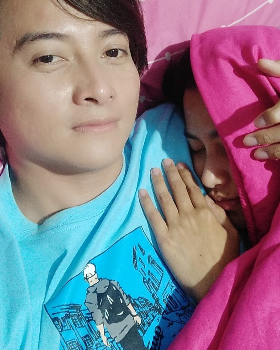 Dulu dikenal aktor FTV, ini 10 potret mesra Panji Ruhiyat & istri