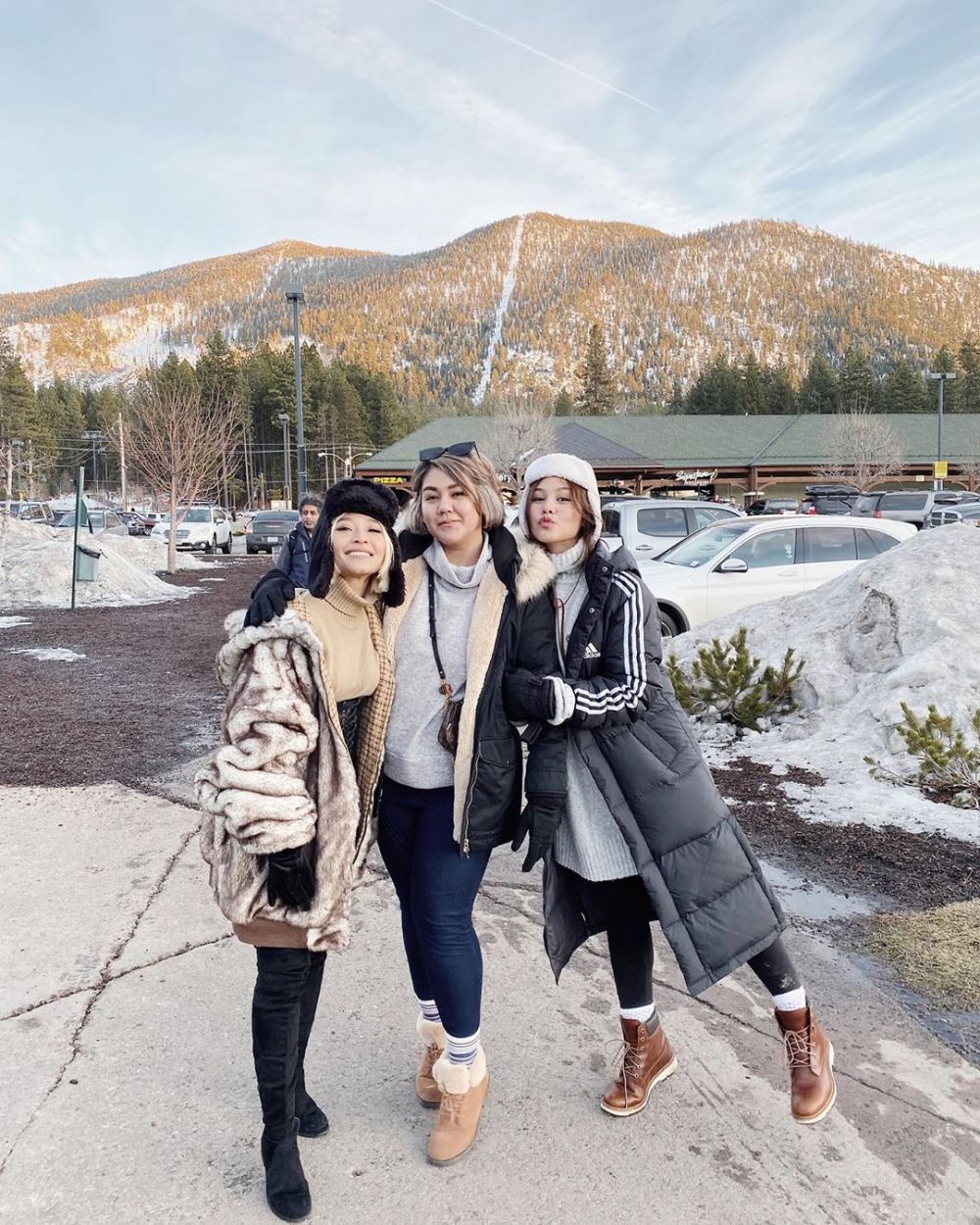 8 Potret Rinni Wulandari dan saudara ipar, kompak dan seru