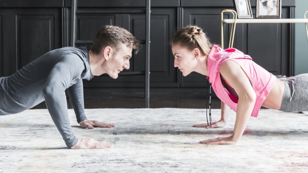 6 Olahraga yang bisa dilakukan bareng pasangan di rumah, antibosan