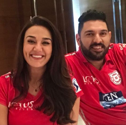 7 Potret Preity Zinta dengan tim kriket favoritnya, cantiknya sporty