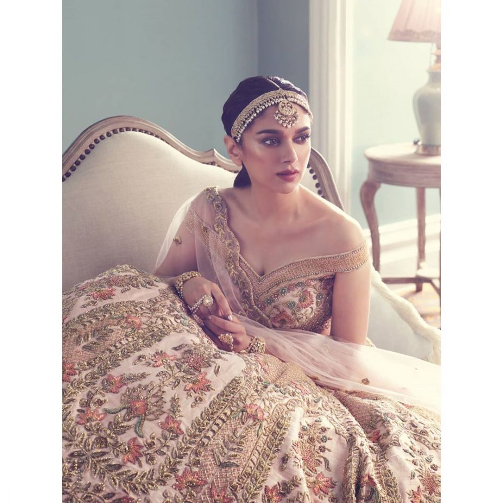 9 Seleb cantik Bollywood ini keturunan bangsawan, ada istri Amir Khan