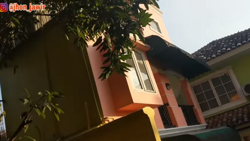 Potret mewah rumah 7 komedian, mewah bak istana