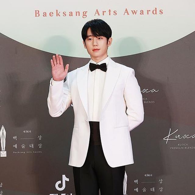 Gaya 10 seleb hadiri Baeksang Arts Awards 2020, kecenya maksimal