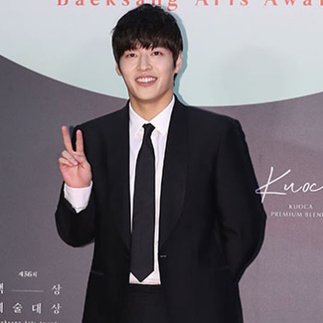 Gaya 10 seleb hadiri Baeksang Arts Awards 2020, kecenya maksimal