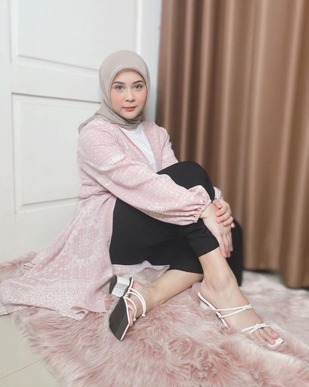 Sempat dapat kritikan, ini 7 gaya hijab stylish Kesha Ratuliu
