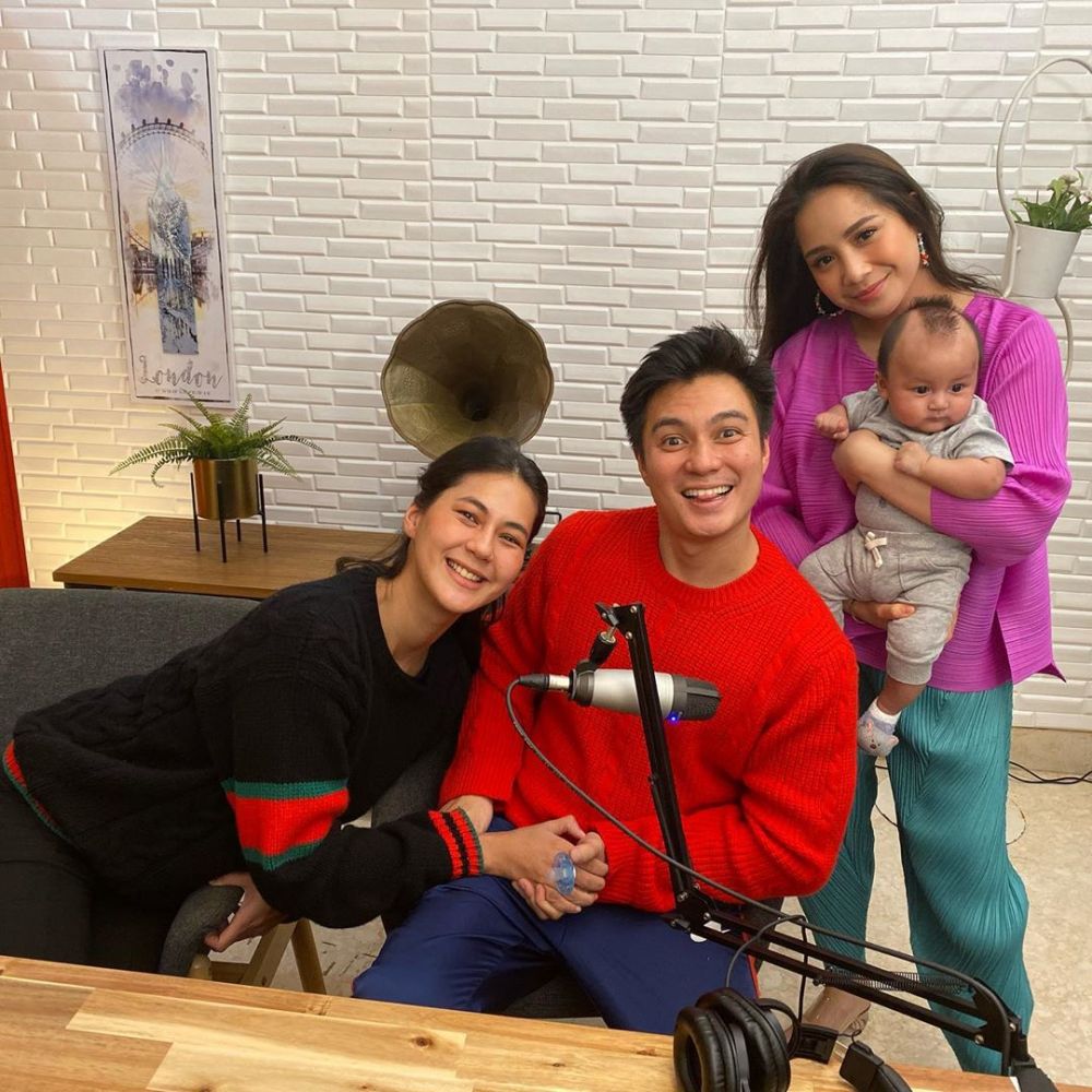 7 Potret kedekatan Nagita Slavina dan Paula Verhoeven, so sweet abis!