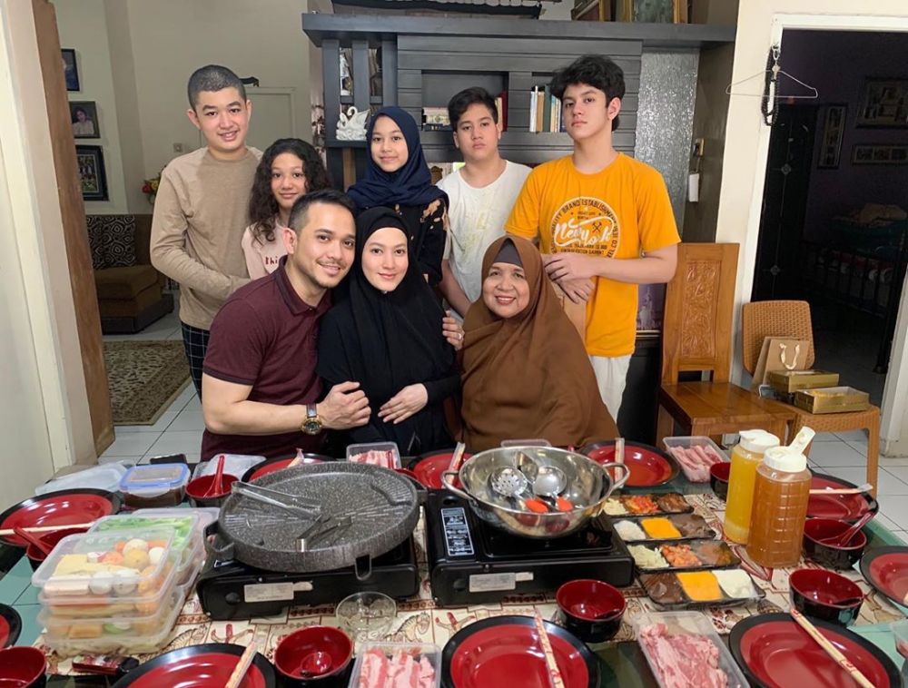 7 Tahun menanti kehamilan, ini 8 potret baby bump Lyra Virna
